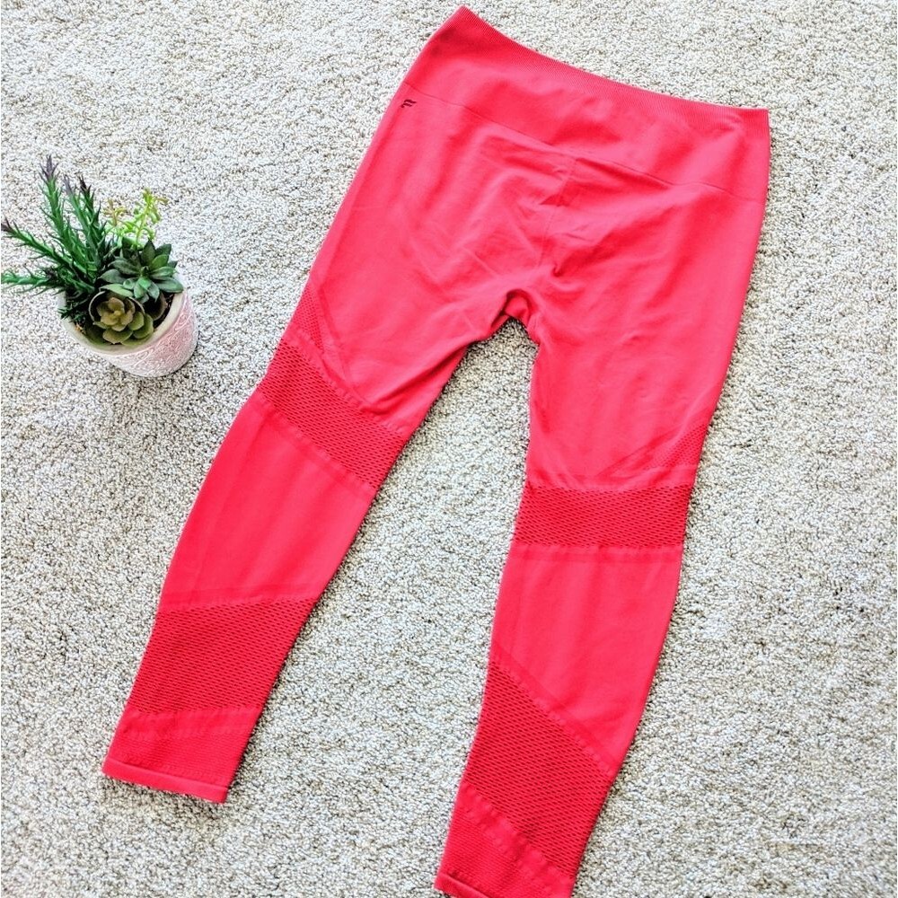 Nwot Red Fabletics Powerhold Compression Leggings - image 4